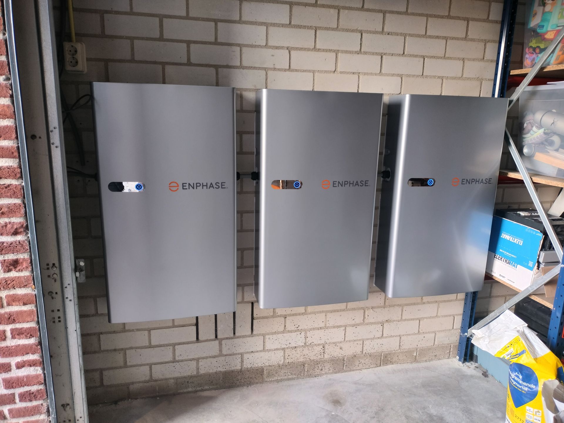 Energieopslag met drie Enphase 5P accu’s