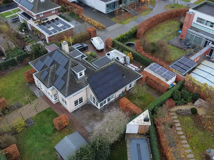 Zonnepanelen met thuisbatterij en laadpaal in Bavel