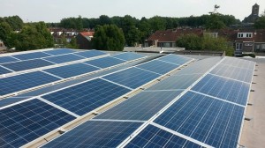 65 ZN Shine 250WP poly panelen in een oost/west opstelling + KLNE Solartec omvormer